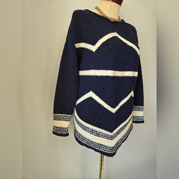 Ralph Lauren Wool Navy and Cream Chevron Striped Sweater. Size PXS - Picture 4 of 10